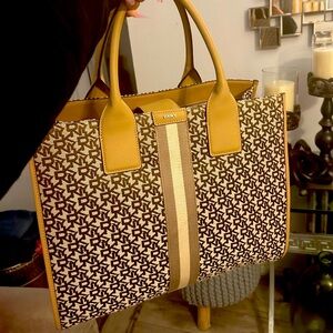 DKNY TOTE BAG